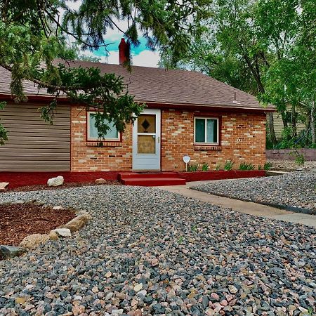 Newly Renovated Cozy Home Minutes From Broadmoor And Downtown Colorado Springs Exterior photo