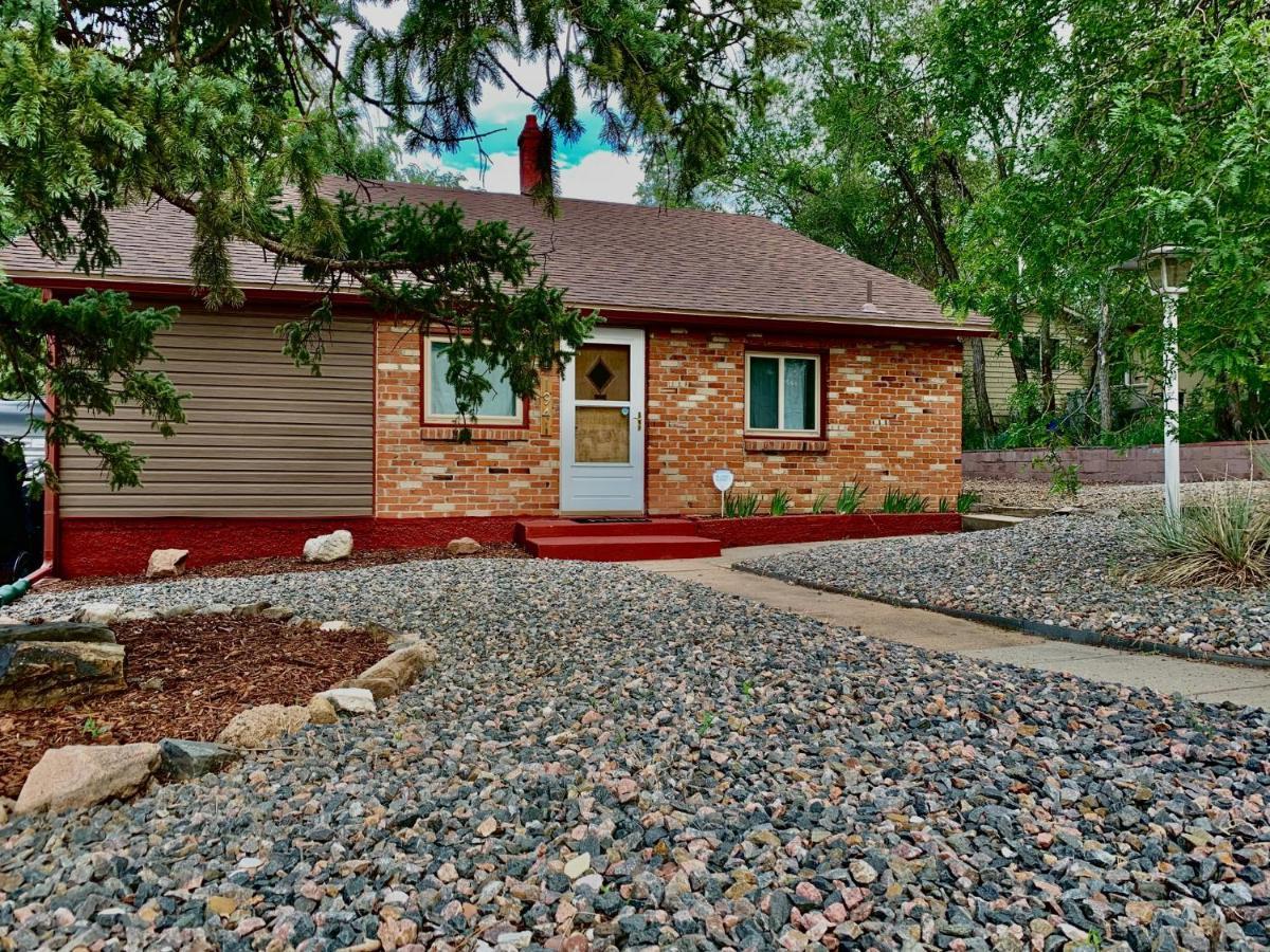 Newly Renovated Cozy Home Minutes From Broadmoor And Downtown Colorado Springs Exterior photo