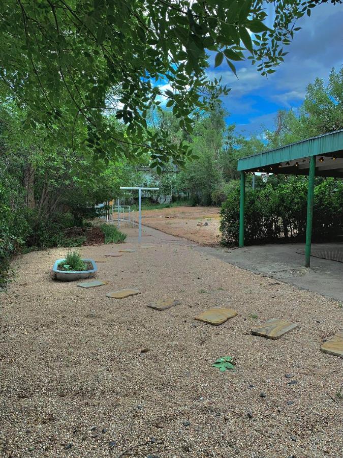 Newly Renovated Cozy Home Minutes From Broadmoor And Downtown Colorado Springs Exterior photo