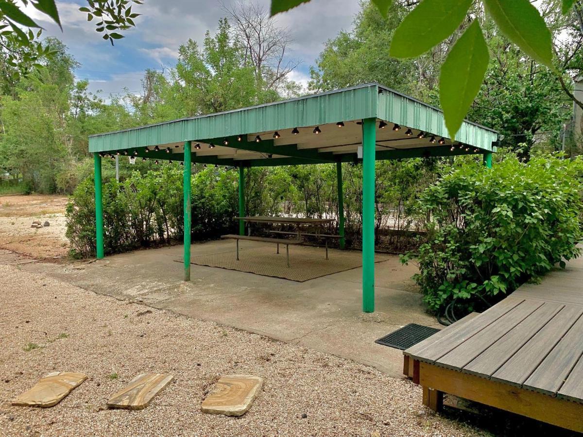 Newly Renovated Cozy Home Minutes From Broadmoor And Downtown Colorado Springs Exterior photo