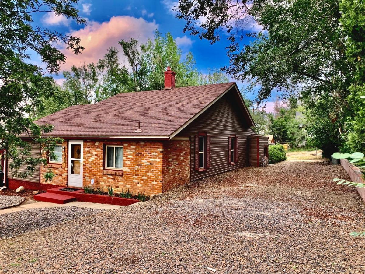 Newly Renovated Cozy Home Minutes From Broadmoor And Downtown Colorado Springs Exterior photo